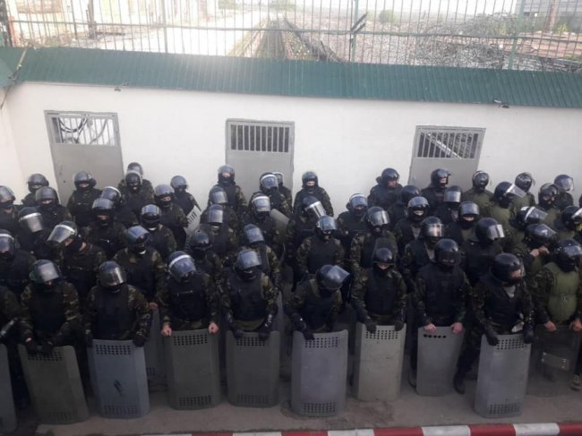 У Черкасах засуджені напали на працівників колонії. ФОТО