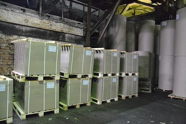 Луцьким школярам показали, як переробляють відходи та виробляють папір. ФОТО