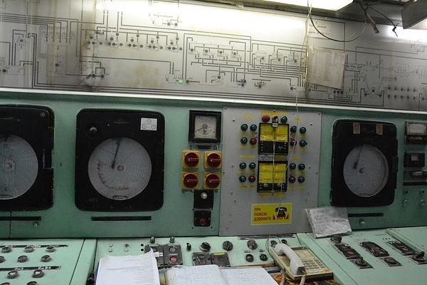 Луцьким школярам показали, як переробляють відходи та виробляють папір. ФОТО