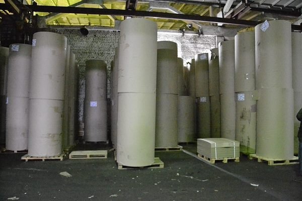 Луцьким школярам показали, як переробляють відходи та виробляють папір. ФОТО