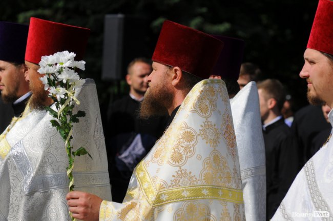 З маками і трояндами: у Луцьку відзначили річницю перемоги над нацизмом. ФОТО