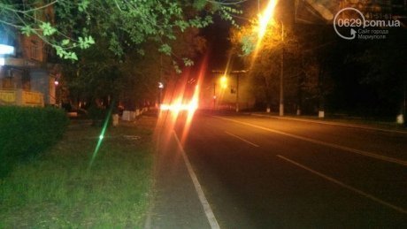 У центрі Маріуполя горять шини. ФОТО