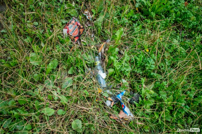 Сумна історія з-під луцького мосту: на березі Стиру «зачаїлися» купи сміття