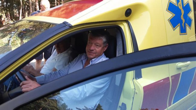 Волинська громада отримала надсучасну «швидку» від шведів. ФОТО