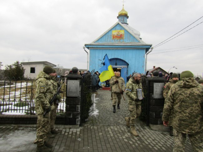 На Волині попрощалися з Героєм Андрієм Плескуном. ФОТО