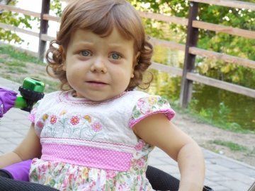 У Луцьку влаштовують благодійну виставку-продаж дитячих картин