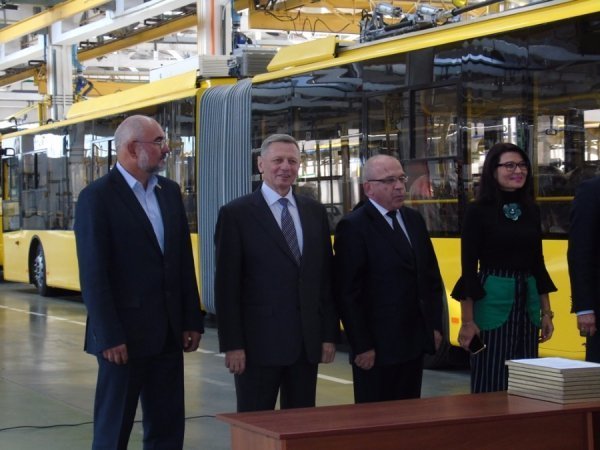 Працівників луцького «Автоскладального заводу»  привітали з професійним святом. ФОТО