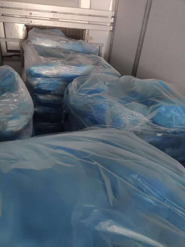 На волинській митниці затримали вантажівку з понад 20 тоннами сала. ФОТО