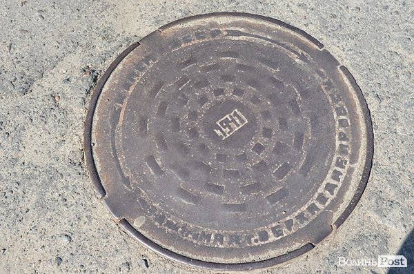 На вулиці Бойка зберігся люк з датою 1941