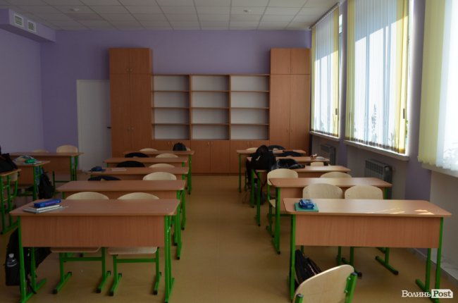 Кольорові стіни, ігрова кімната і басейн: луцька школа №27 зсередини. ФОТО