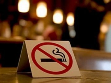 Заборона куріння навчила українців їсти в барах «на халяву». ВІДЕО