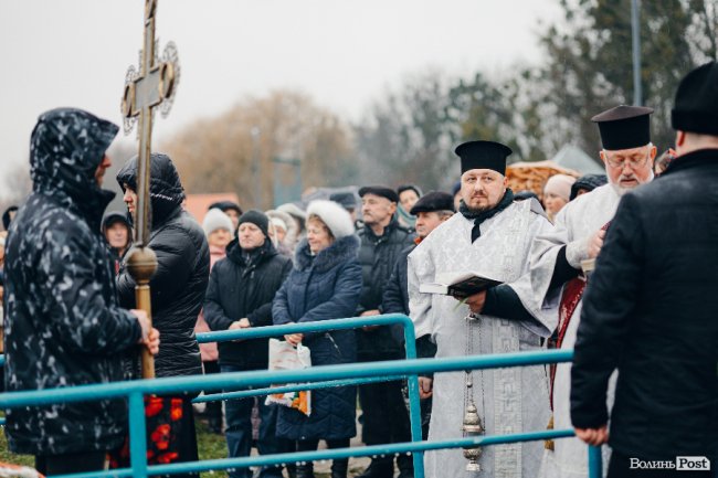 Водохреще у Луцьку: освячення води в річці Стир та занурення лучан. ФОТОРЕПОРТАЖ