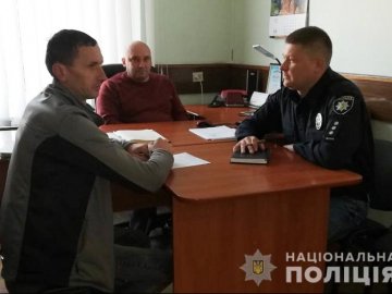Поліцейські вимагають у дорожників залатати ями у Луцькому районі