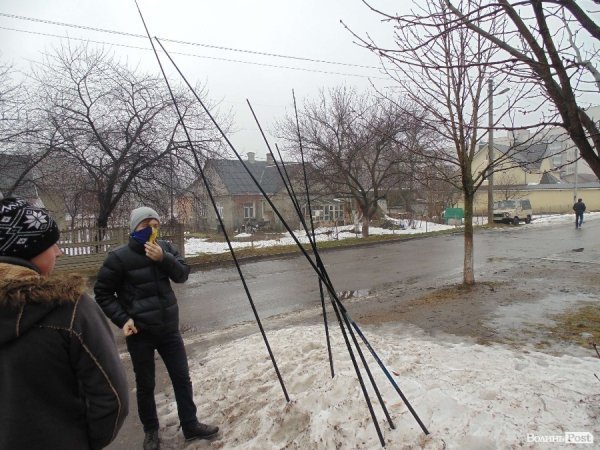 «Хочу повістку на день народження»: у Луцьку «тролили» міліцію. ФОТО