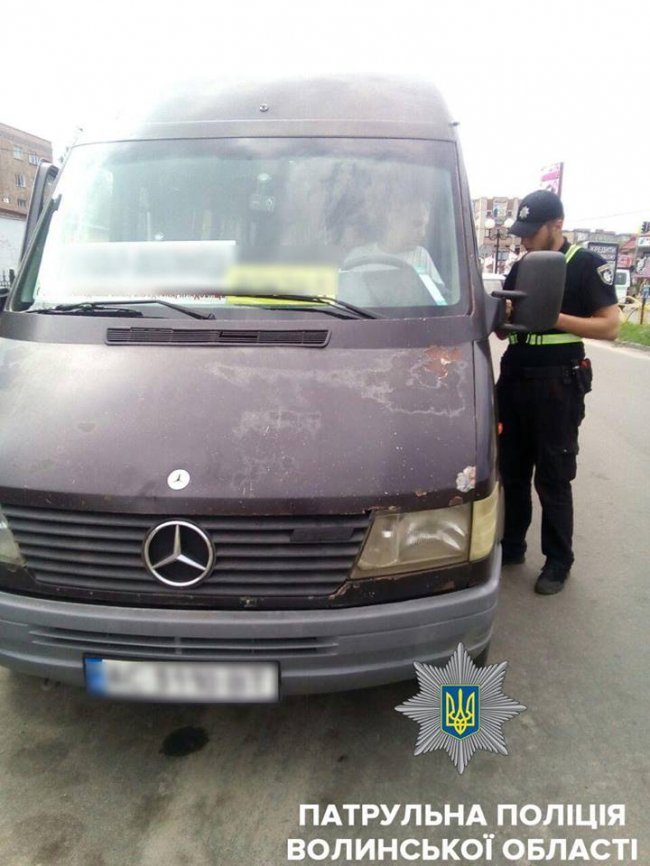 У волинських маршрутках виявили понад сотню порушень