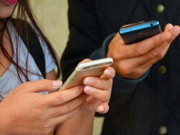 Три мобільні оператори заблокували доступ до своїх мереж для росіян та білорусів