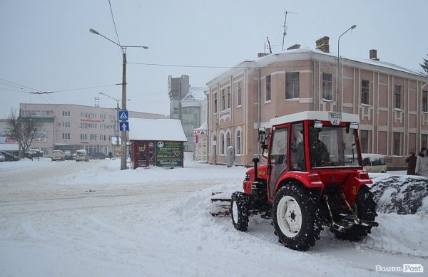 Луцьк замітає снігом. ФОТО