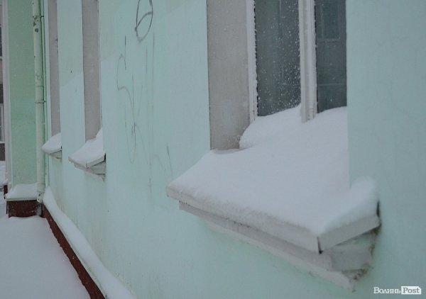 Луцьк замітає снігом. ФОТО