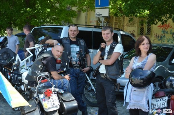 Під Луцьком - тусовка байкерів. ФОТО