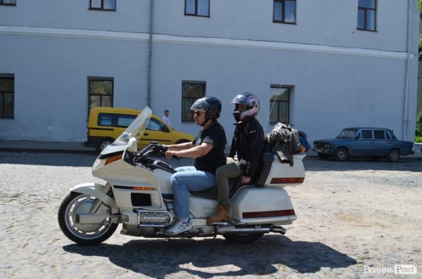 Під Луцьком - тусовка байкерів. ФОТО