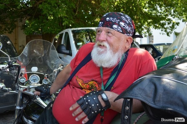 Під Луцьком - тусовка байкерів. ФОТО