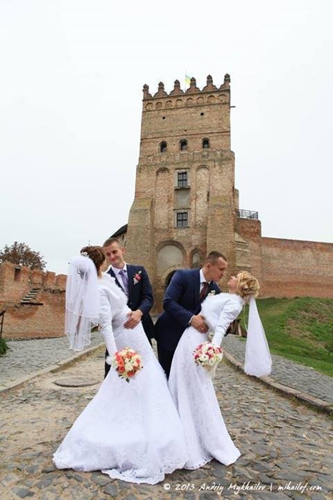 У Луцьку вперше за останні роки відгуляли подвійне весілля