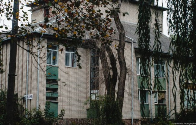 Волинський фотограф поділився нетиповими світлинами селища під Луцьком. ФОТО