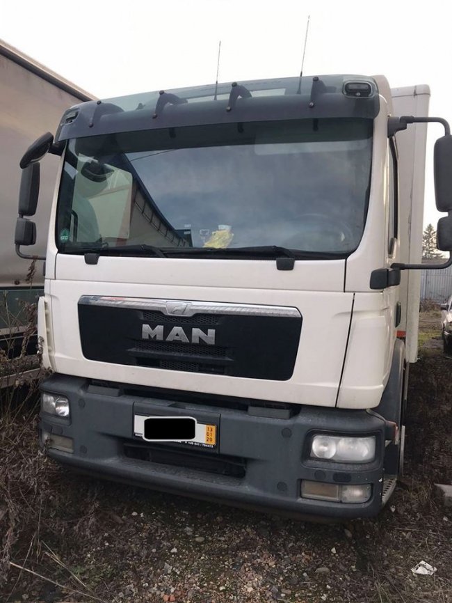 На Волині затримали дві вантажівки з «липовими» документами