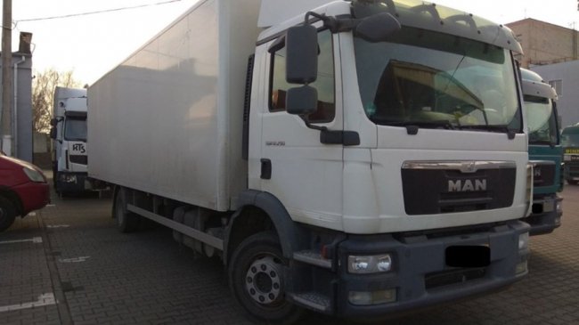 На Волині затримали дві вантажівки з «липовими» документами