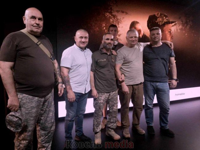 Вийшов фільм про депутата з Волині і його сина, які нині служать у війську