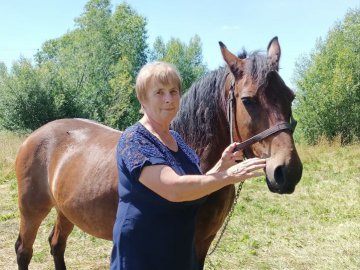 На Волині до крайнього села ветеринар добирається 18 кілометрів конем