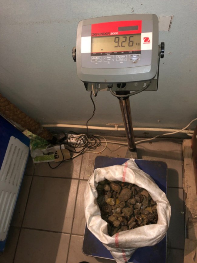 Чоловік хотів вивезти через «Ягодин» більше дев'яти кілограмів бурштину