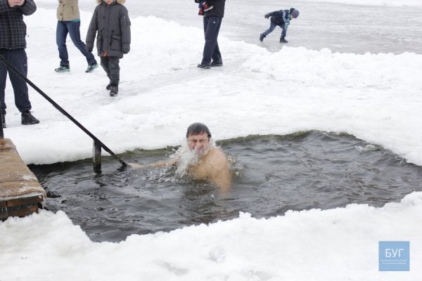 Як на Водохреще пірнали у Нововолинську