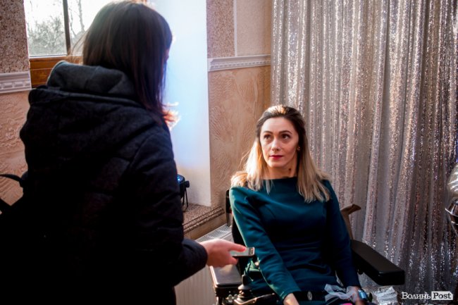 Бенкет, лімузини та королівські наряди: у Луцьку організували  свято для людей з інвалідністю. ФОТО