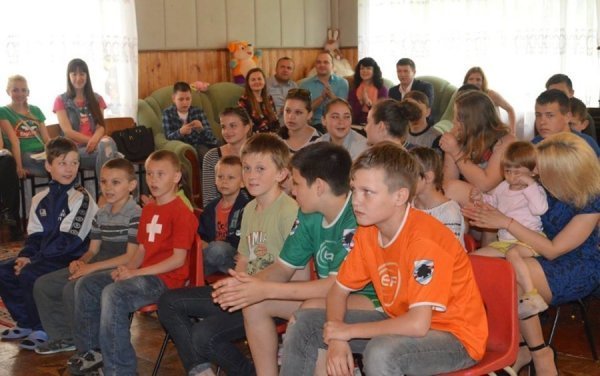 Кошти, зібрані на Світському Рауті, стали подарунком для дитячого притулку. ФОТО 