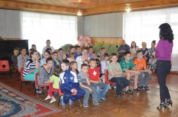 Кошти, зібрані на Світському Рауті, стали подарунком для дитячого притулку. ФОТО 