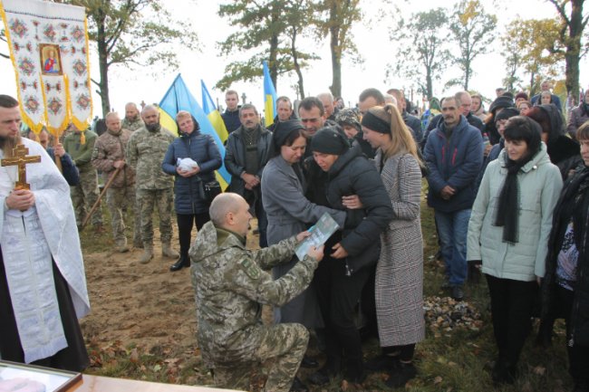 На Волині попрощалися з Героєм Віктором Войтком. ФОТО