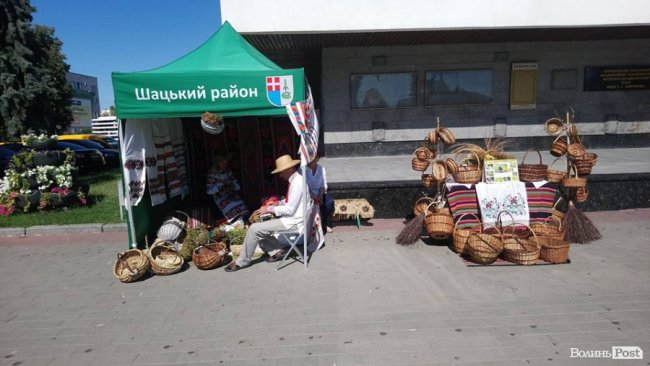 У центрі Луцька встановлюють етнографічні майданчики. ФОТО