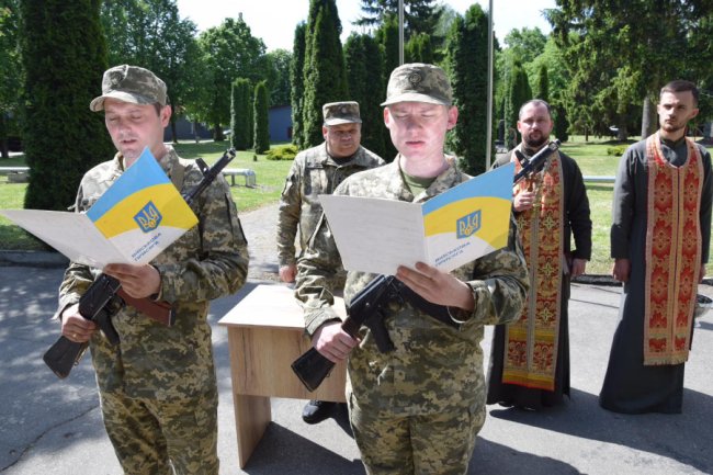 У Луцьку склали військову присягу новобранці-прикордонники. ФОТО