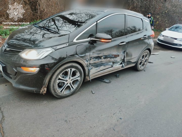 У Луцьку п'яний водій скоїв ДТП та втік з місця аварії. ФОТО