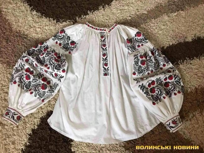 Родина волинянки зберігає вишиванку, якій більше ста років 