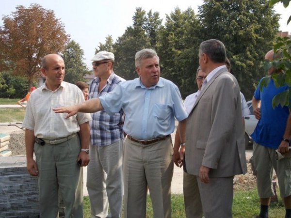 У Луцьку школа розвалюється на дві частини. ФОТО