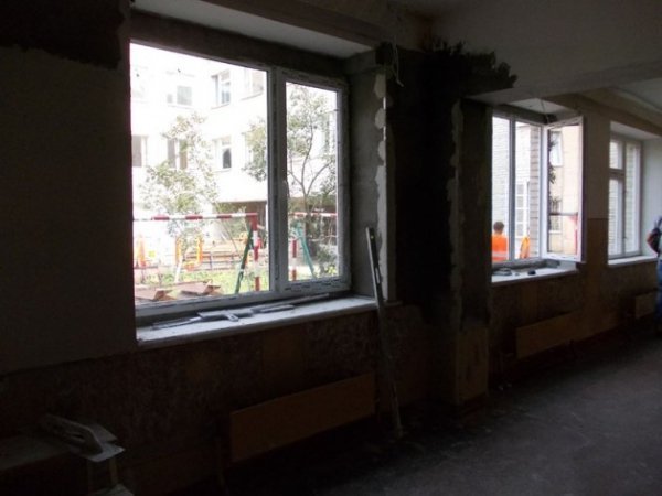 У Луцьку школа розвалюється на дві частини. ФОТО