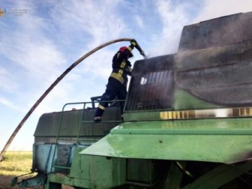 На Волині  горіли легковий автомобіль та комбайн