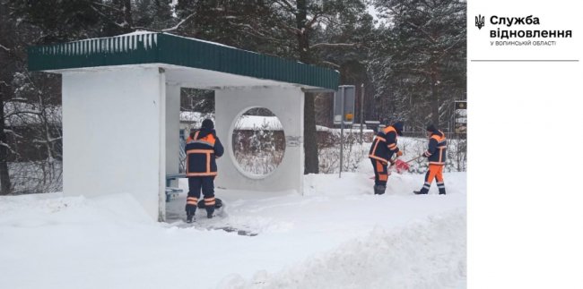Через снігопади дорожня техніка на Волині працює в цілодобовому режимі