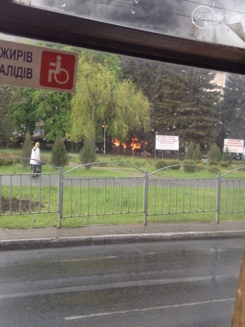 У Маріуполі горять барикади. ФОТО. ВІДЕО