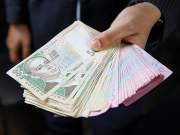 Незаконно звільнив працівника: сільський голова повернув державі 187 тисяч гривень