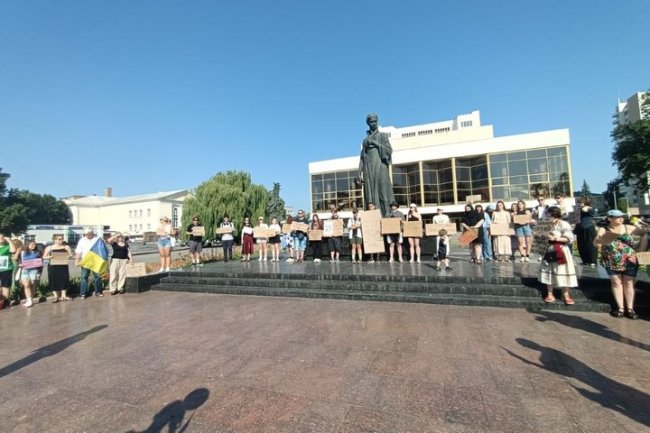 У Луцьку триває акція протесту через відставку міністра оборони