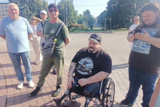 У Луцьку триває акція протесту через відставку міністра оборони