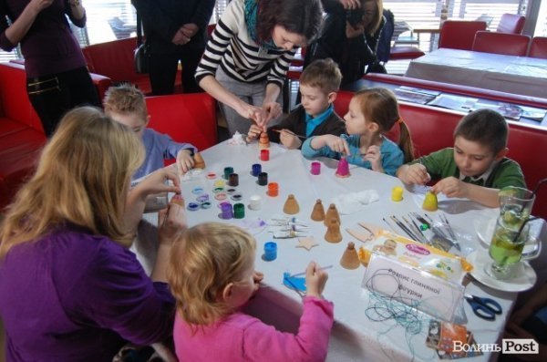 У Луцьку почали готувати подарунки до Великодня. ФОТО